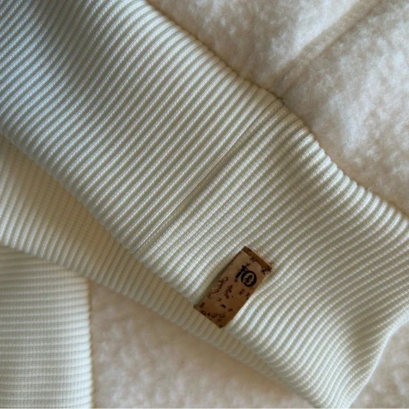 NWOT Tentree Sherpa 100 % Recycled Polyester Sweater - Picture 2 of 11